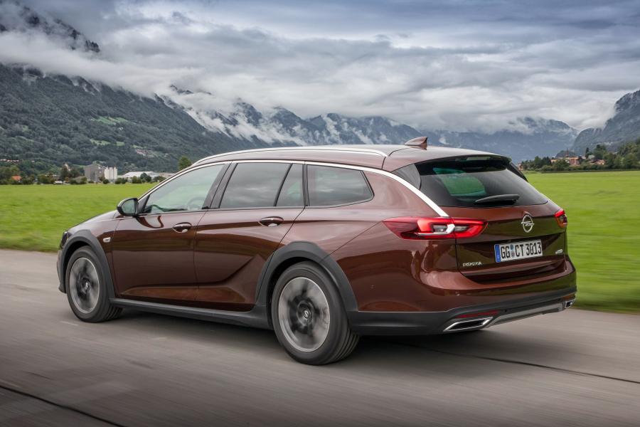  Opel Insignia Country Tourer Turbo D 4x4 Exclusive 2017 года  (фото 28 из 42)